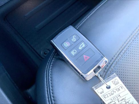 Used 2024 Land Rover Defender 110 SE image 14