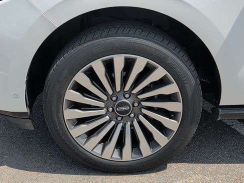Used 2019 Lincoln Navigator L Reserve AWD/4WD image 7