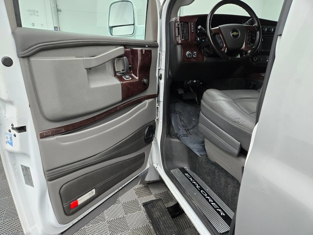 Used 2021 Chevrolet Express 2500 w/ Enhanced Convenience Package RWD image 14