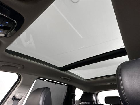 Used 2023 Hyundai Santa Fe SEL w/ Premium Package image 6