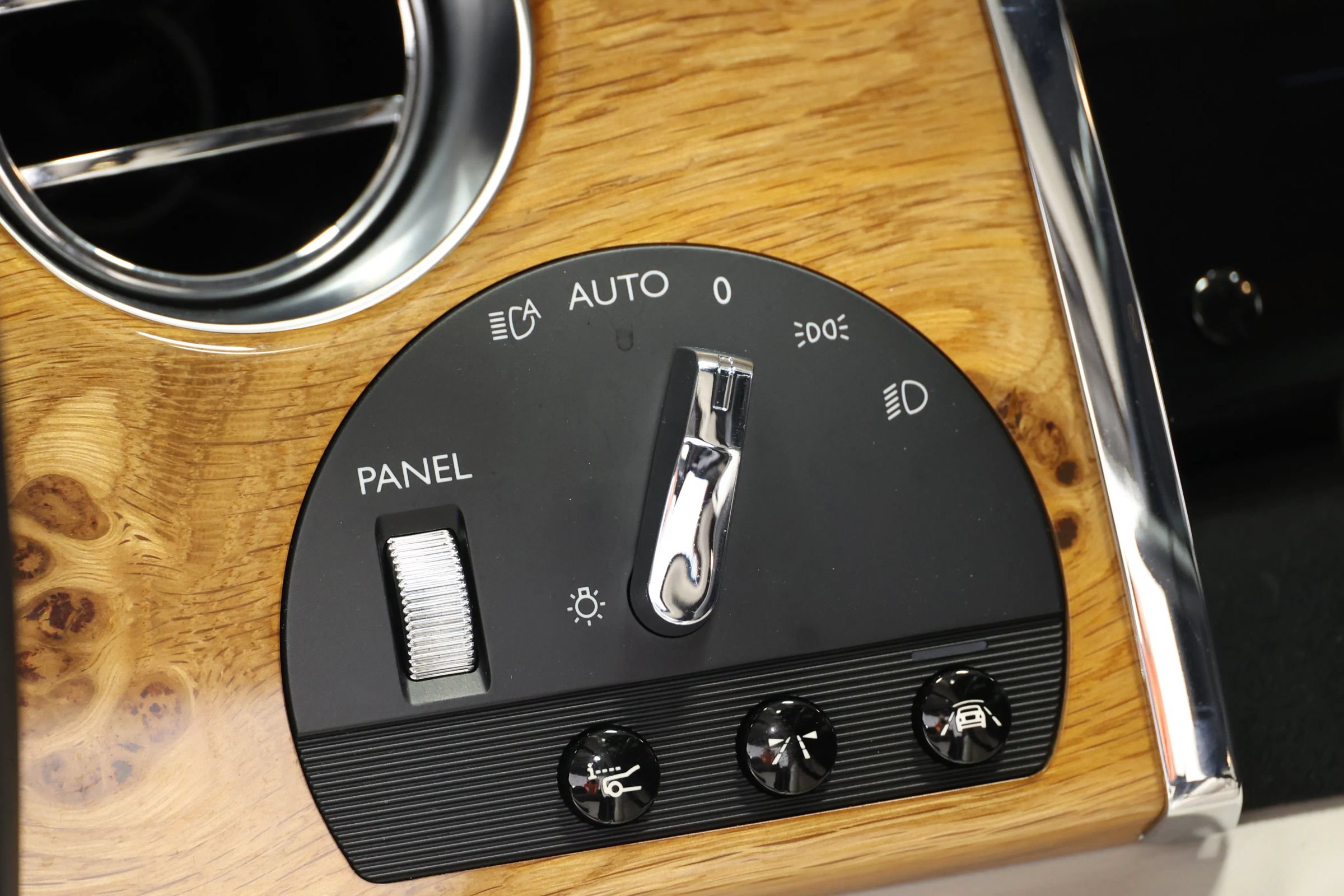 Used 2017 Rolls-Royce Wraith RWD image 29