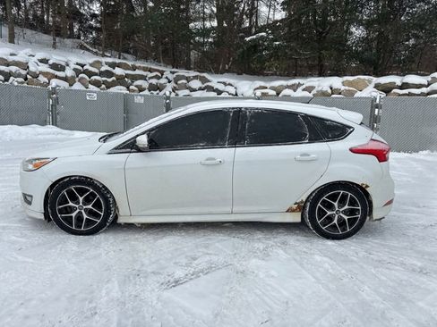 Used 2016 Ford Focus SE w/ SE Sport Package image 2