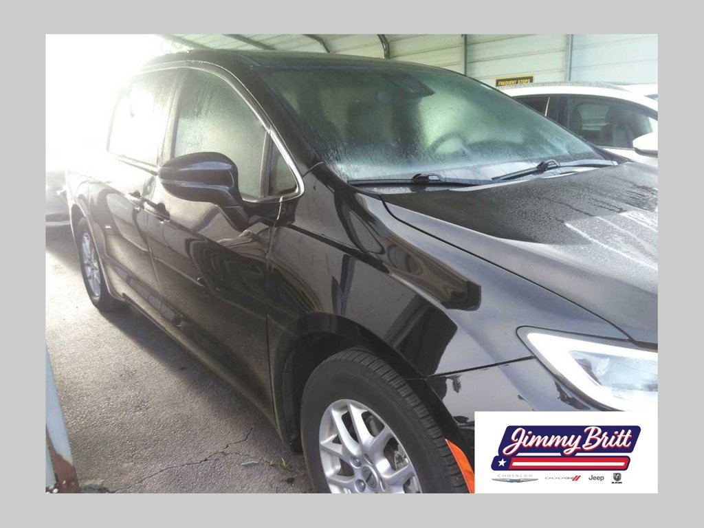 Used 2025 Chrysler Pacifica Select FWD image 1