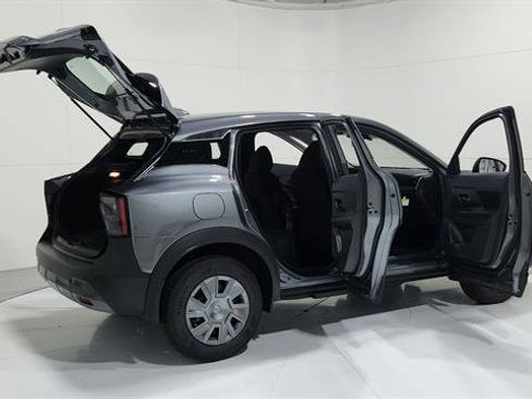 Used 2025 Nissan Kicks S image 13