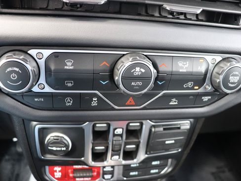 Used 2026 Jeep Wrangler Unlimited Rubicon AWD/4WD image 36