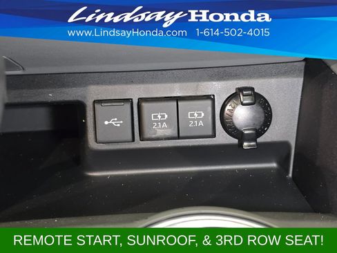 Used 2021 Toyota Highlander XLE AWD/4WD image 19