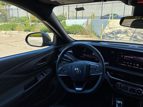 Used 2025 Buick Envista Sport Touring image 33