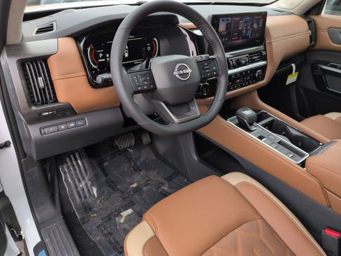New 2026 Nissan Pathfinder Platinum FWD image 2
