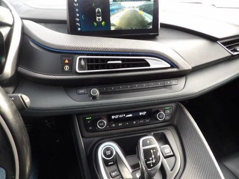 Used 2019 BMW i8 Roadster image 40