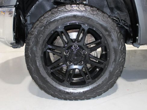 Used 2018 Toyota Tundra SR5 w/ SR5 Upgrade Package AWD/4WD image 19