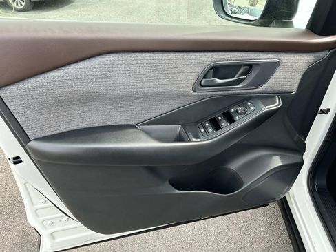 Used 2023 Nissan Rogue S image 22