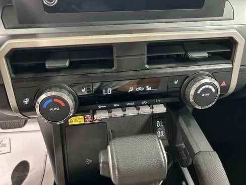 Used 2024 Toyota Tacoma SR5 AWD/4WD image 17