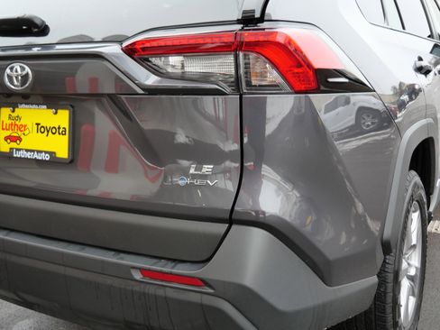 Certified 2025 Toyota RAV4 LE image 18