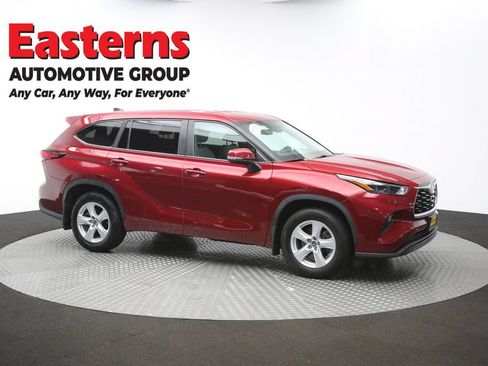 Used 2023 Toyota Highlander LE AWD/4WD image 48
