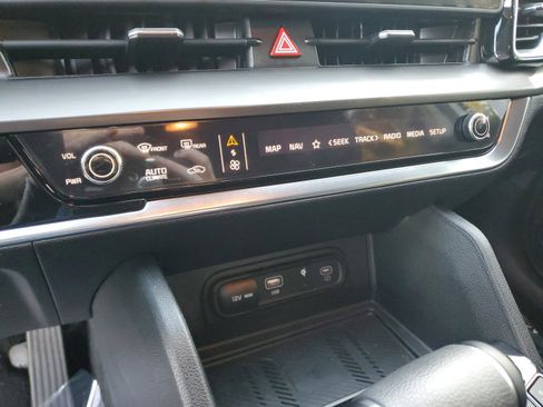 Certified 2025 Kia Sportage EX image 23