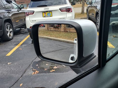 Used 2018 Jeep Renegade Latitude image 12