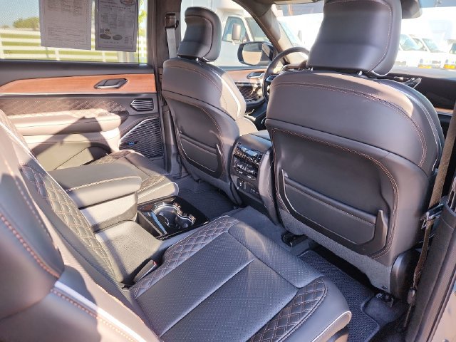 Used 2026 Jeep Grand Cherokee L Summit AWD/4WD image 29