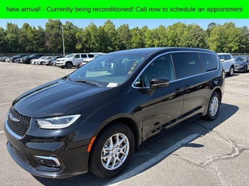 Used 2025 Chrysler Pacifica Select FWD image 7