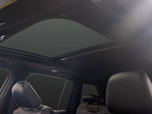 Used 2024 Jeep Grand Cherokee Overland image 12