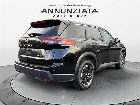 Used 2024 Nissan Rogue SV image 5