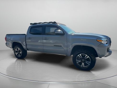 Used 2019 Toyota Tacoma TRD Sport image 34