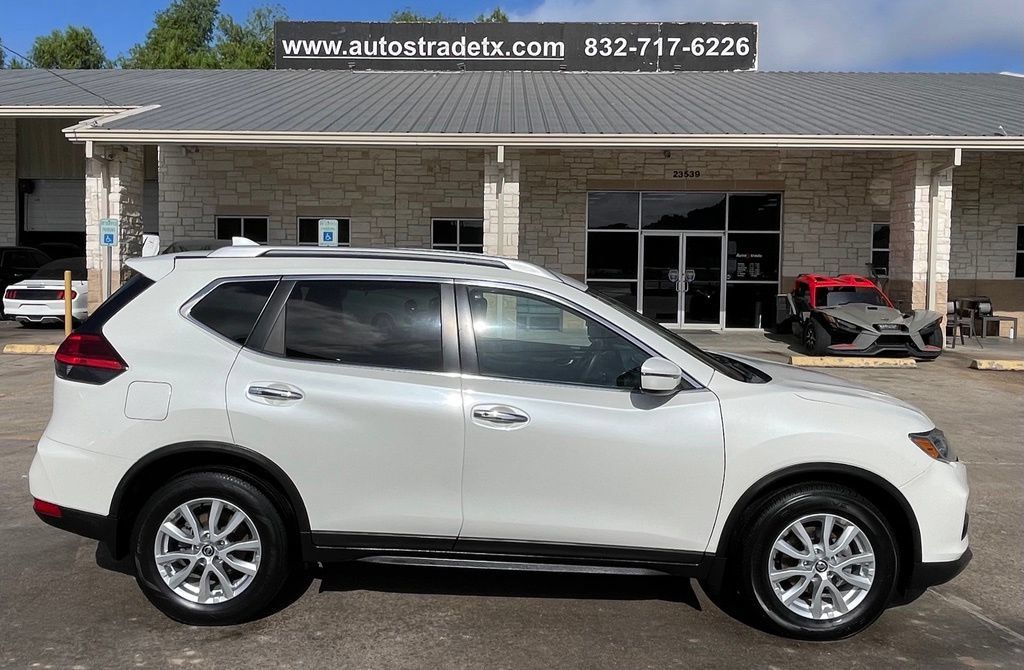 Used 2017 Nissan Rogue SV FWD image 5