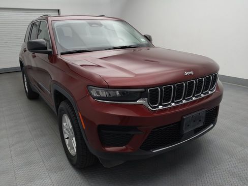 Used 2023 Jeep Grand Cherokee Laredo AWD/4WD image 14