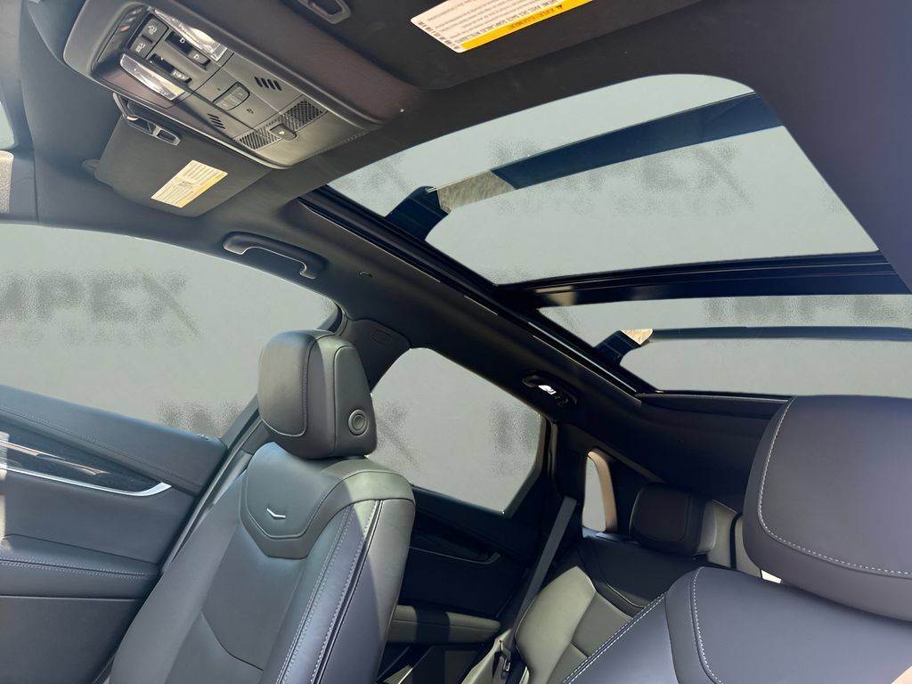 Used 2026 Cadillac XT5 Premium Luxury w/ LPO, ONYX Package FWD image 10