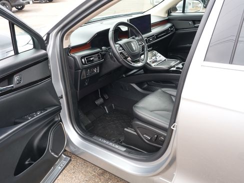 Used 2022 Lincoln Nautilus Reserve image 15