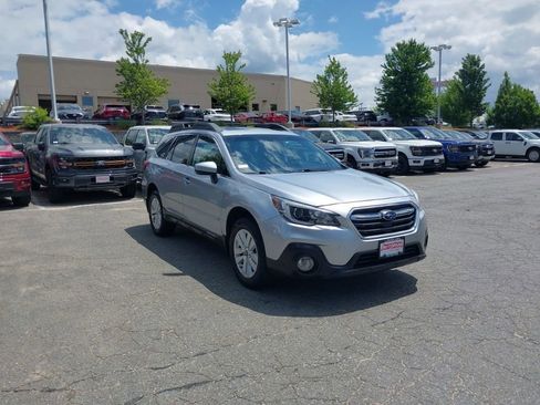 Used 2018 Subaru Outback 2.5i Premium AWD/4WD image 1