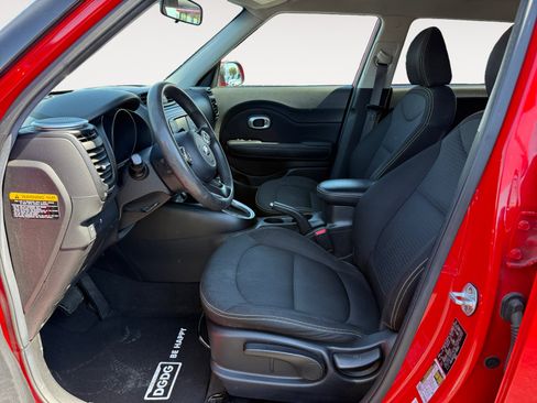 Used 2015 Kia Soul + FWD image 10