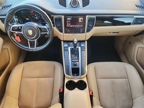 Used 2018 Porsche Macan Base image 20