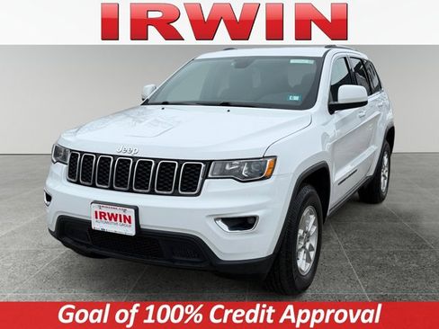 Used 2020 Jeep Grand Cherokee Laredo image 1