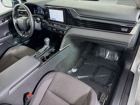 Used 2025 Toyota Camry LE w/ Convenience Package image 30