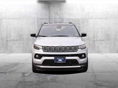 Used 2025 Jeep Compass Limited AWD/4WD image 4