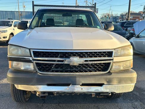 Used 2006 Chevrolet Silverado 2500 W/T RWD image 2