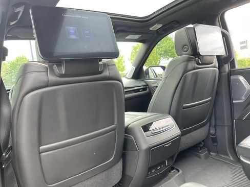 Used 2024 Cadillac Escalade ESV Sport Platinum w/ LPO, ONYX Package AWD/4WD image 21