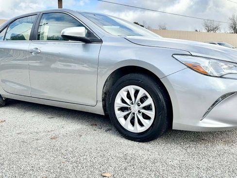 Used 2016 Toyota Camry LE image 3