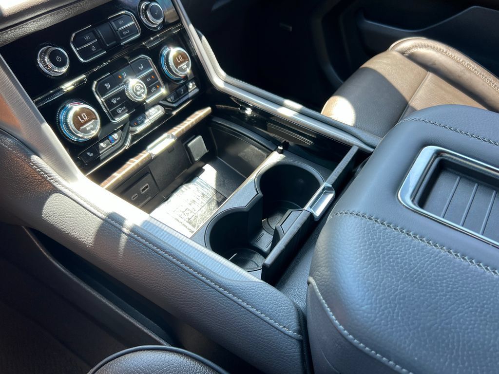 Used 2024 GMC Yukon Denali AWD/4WD image 48