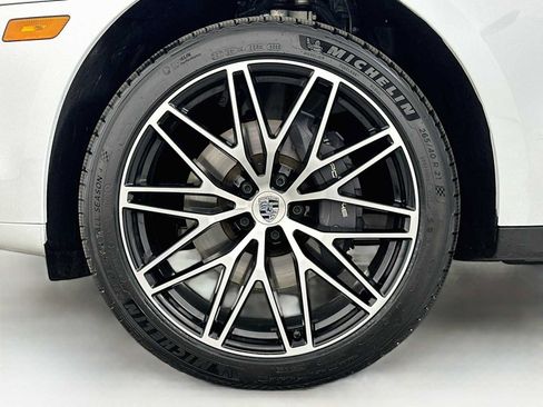 Certified 2026 Porsche Macan AWD/4WD image 32