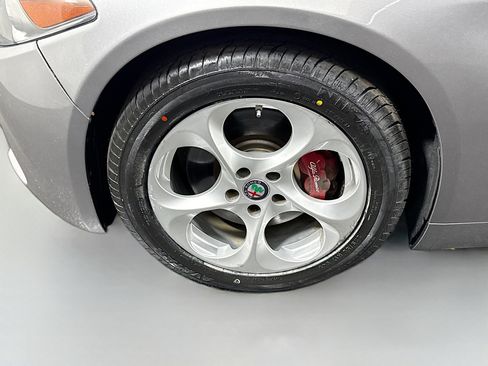 Used 2019 Alfa Romeo Giulia Base image 38