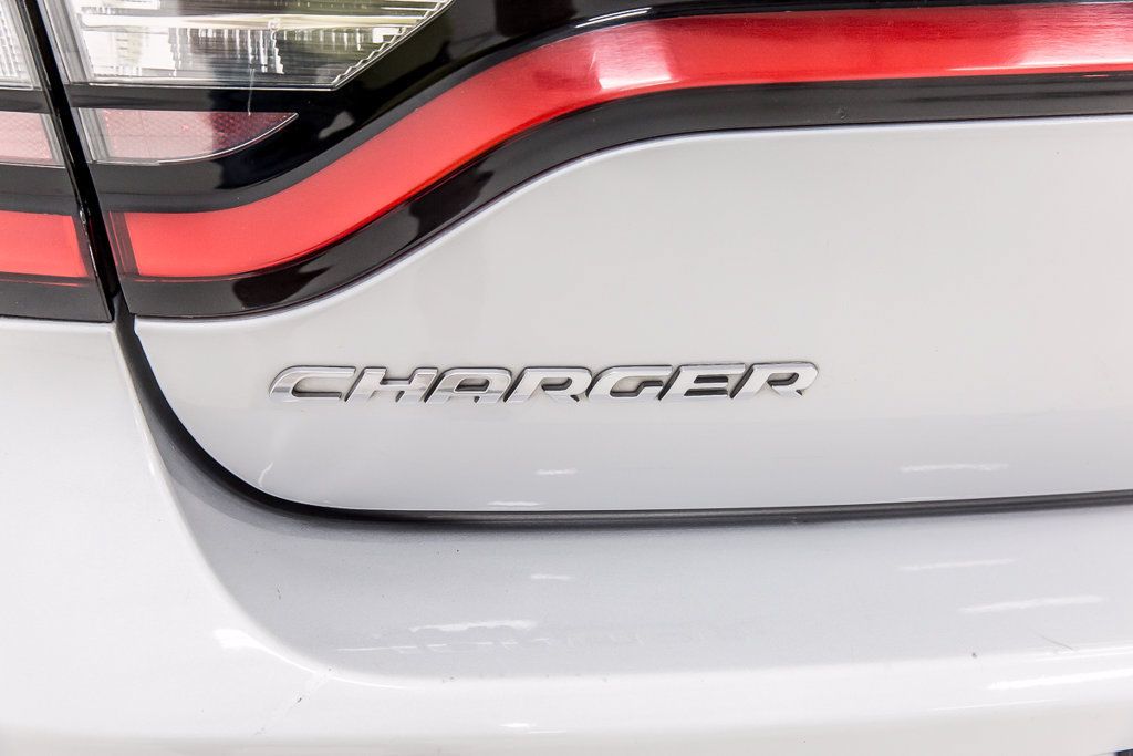 Used 2022 Dodge Charger SXT w/ Leather Interior Group RWD image 6