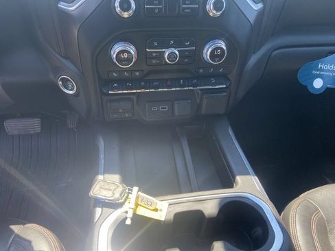 Certified 2019 GMC Sierra 1500 AT4 w/ Off Road Performance Package AWD/4WD image 18
