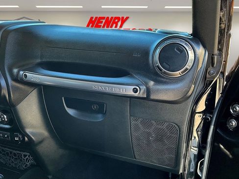 Used 2018 Jeep Wrangler Unlimited Sahara image 24