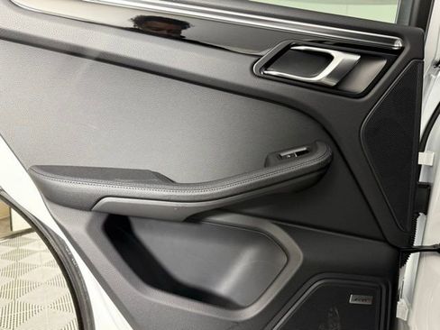 Used 2022 Porsche Macan S image 22