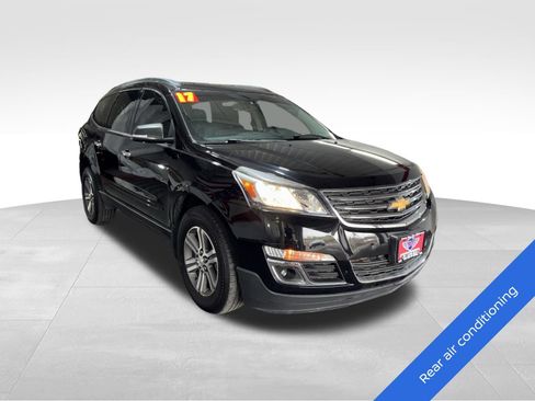 Used 2017 Chevrolet Traverse LT AWD/4WD image 3