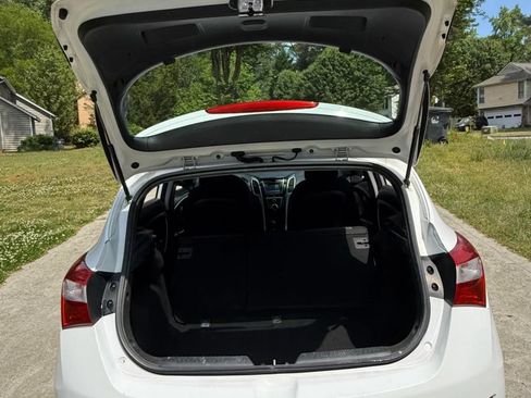 Used 2015 Hyundai Elantra GT FWD image 24