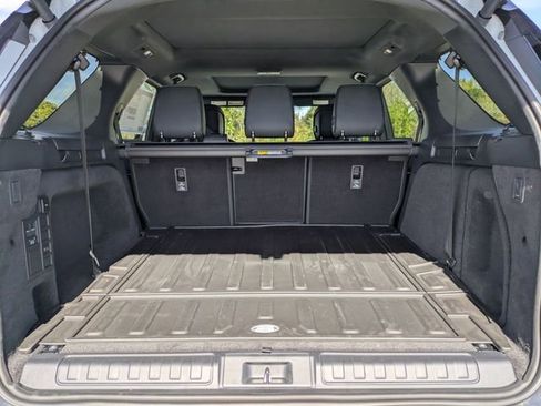 New 2026 Land Rover Discovery S image 16