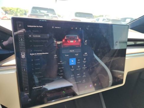 Used 2022 Tesla Model X image 28