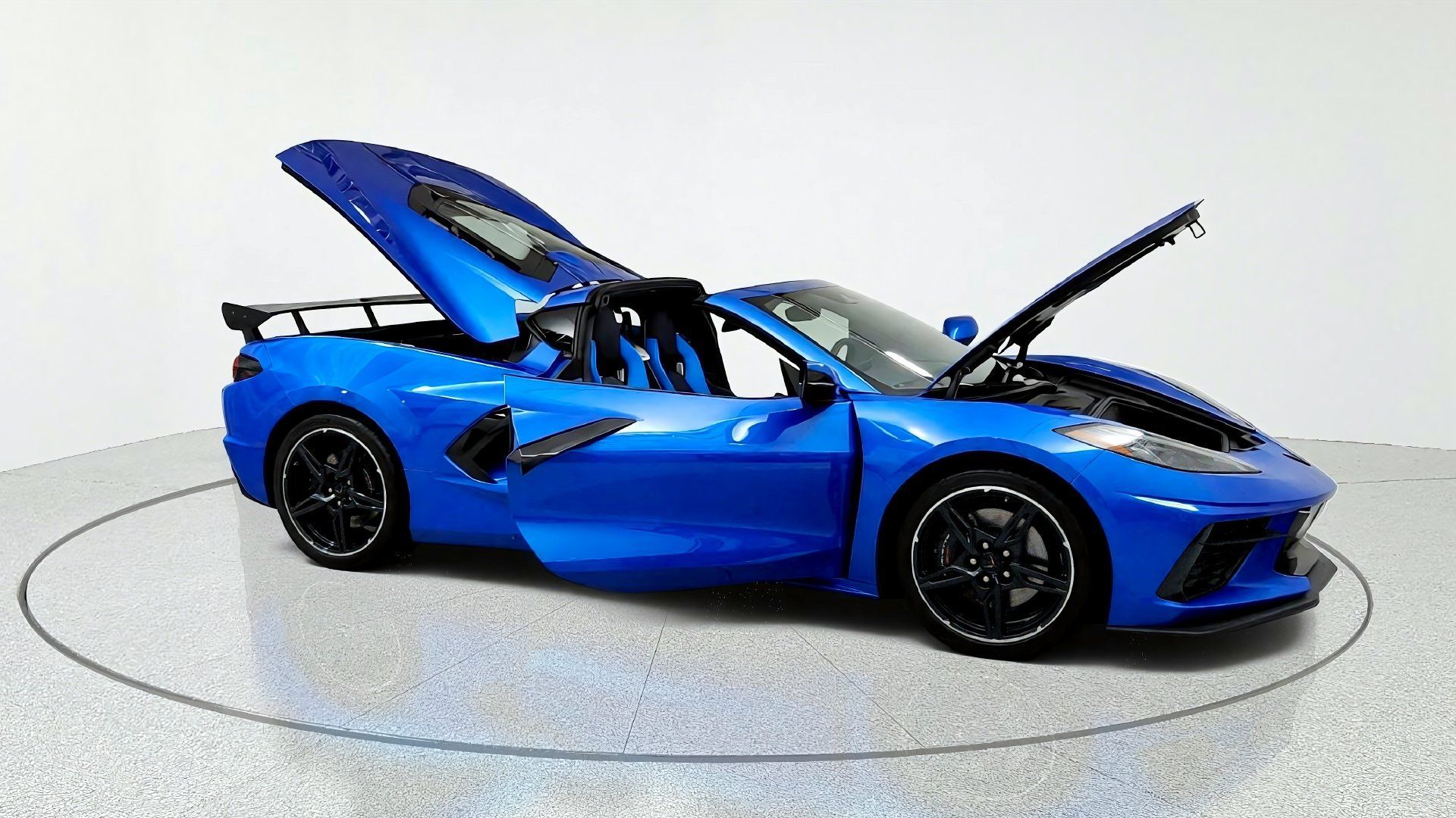 Used 2025 Chevrolet Corvette Stingray Premium Cpe w/ Z51 Performance Package RWD image 14